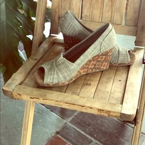 Ladies heeled sandals